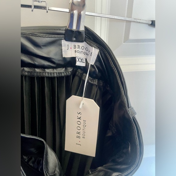 🆕 NWT! J. Brooks Boutique XXL Pleated Black Faux Leather Skirt - Picture 3 of 6